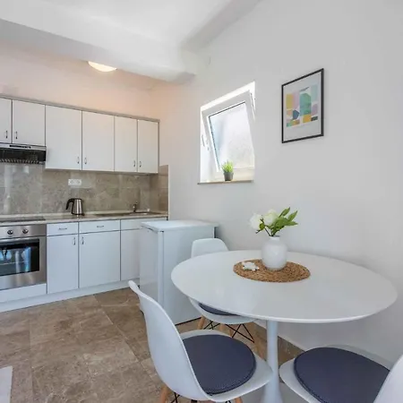 Apartament In 39393 Dramalj
